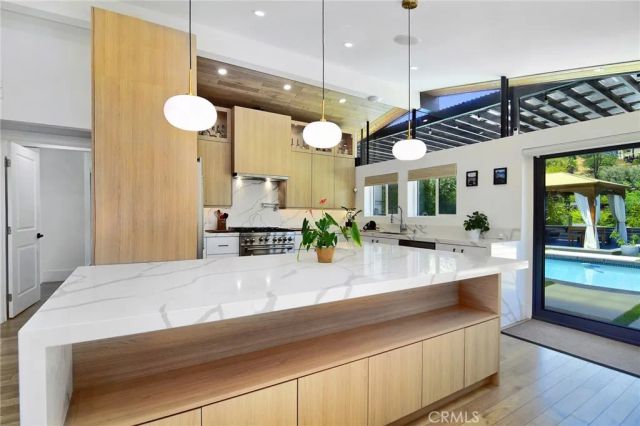 22253 Flanco Road, Woodland Hills, CA 91364