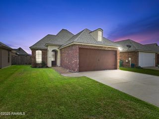 108 Meadowhollow Drive, Youngsville, LA 70592