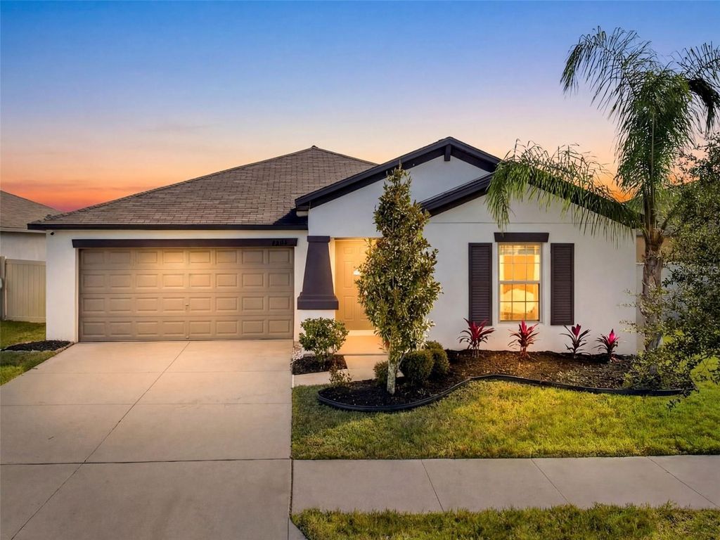 Image 30 of property listing at 15414 WICKED STRONG STREET, Sun City Center, FL 33573