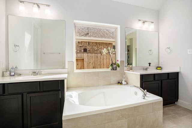 567 Rita Blanca Drive, Webster, TX 77598