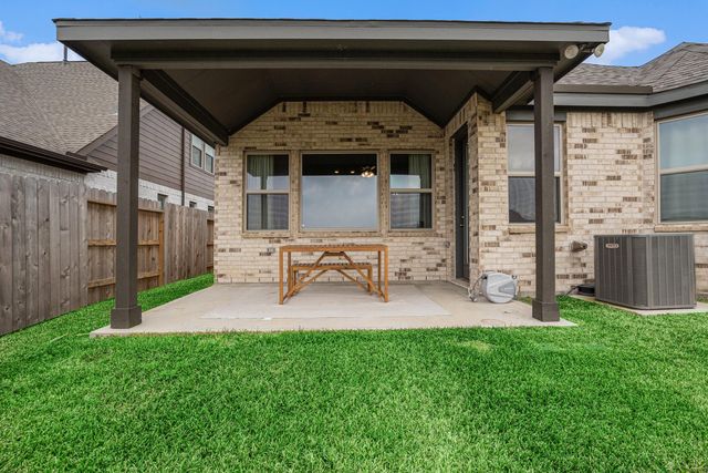 567 Rita Blanca Drive, Webster, TX 77598