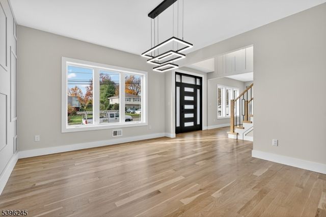 70 Anderson Dr, Clifton City, NJ 07013