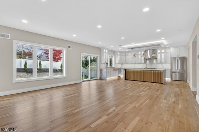 70 Anderson Dr, Clifton City, NJ 07013