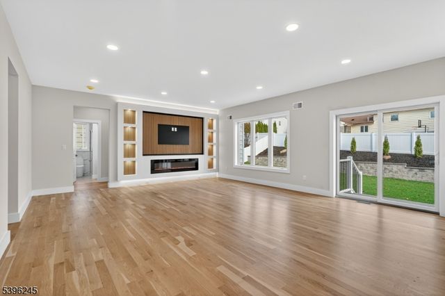 70 Anderson Dr, Clifton City, NJ 07013