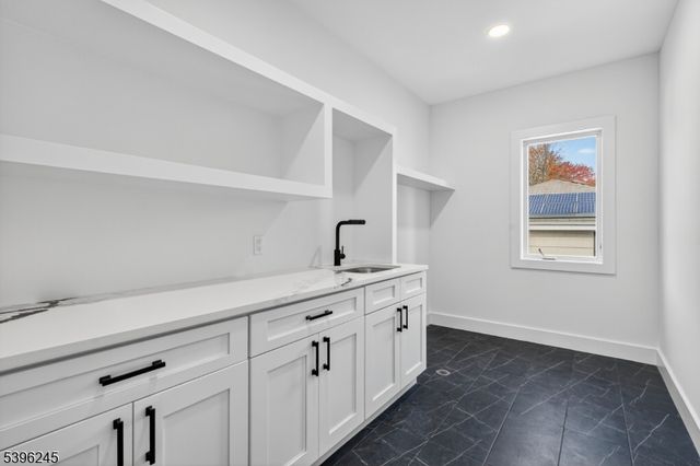 70 Anderson Dr, Clifton City, NJ 07013