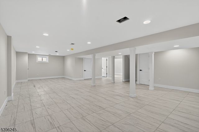 70 Anderson Dr, Clifton City, NJ 07013