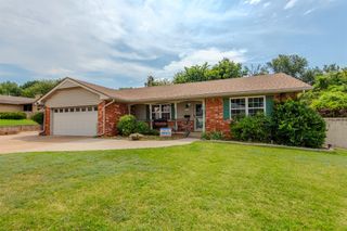 1102 N Rosebrier Drive, Guthrie, OK 73044