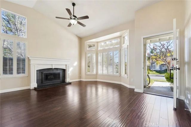 23301 Preston Way, Valencia, CA 91354