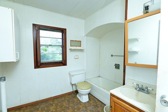 145 Doucet Dr, Golden Meadow, LA 70357