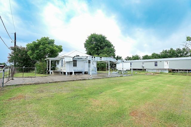 145 Doucet Dr, Golden Meadow, LA 70357