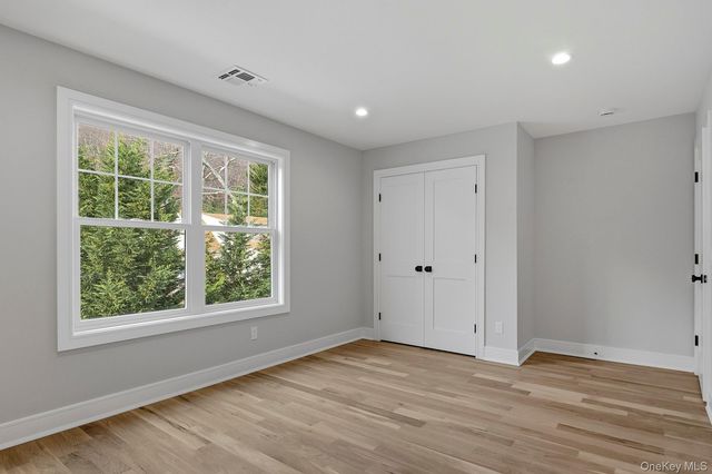 5 Ketcham Place, Melville, NY 11747