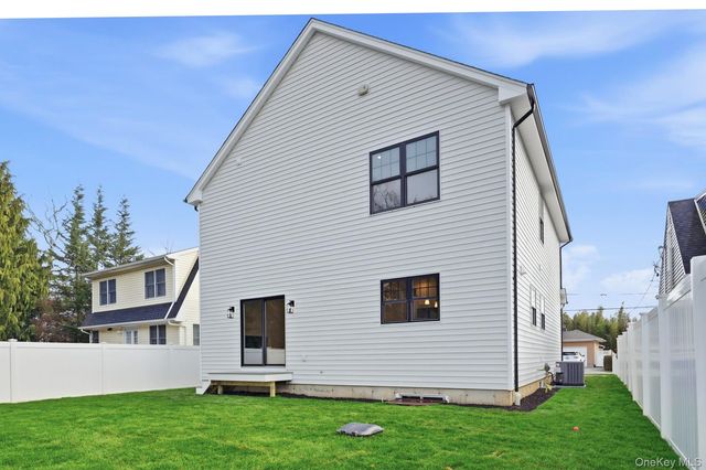 5 Ketcham Place, Melville, NY 11747