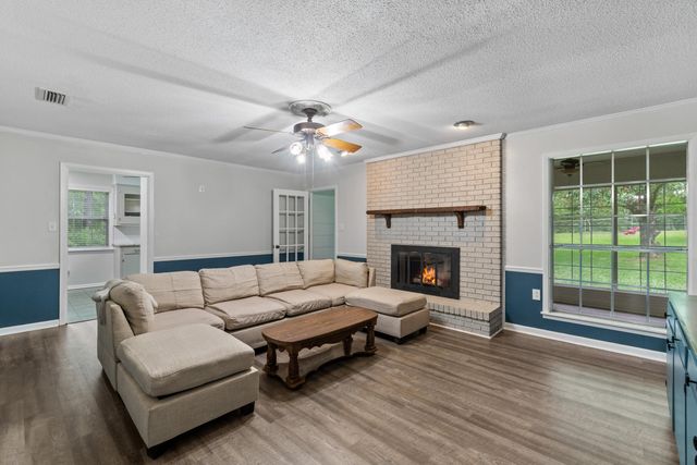 210 E Lakeside Dr, Hattiesburg, MS 39402