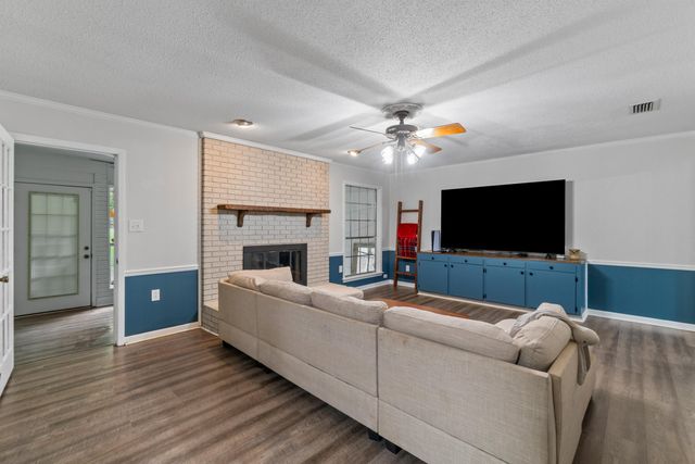 210 E Lakeside Dr, Hattiesburg, MS 39402