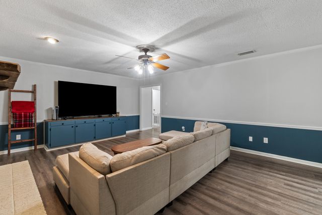 210 E Lakeside Dr, Hattiesburg, MS 39402