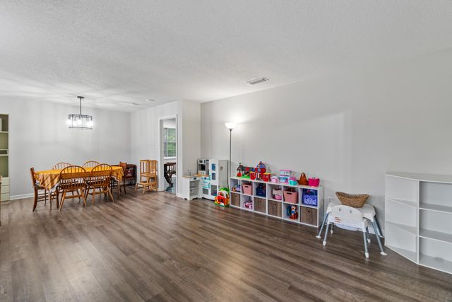 210 E Lakeside Dr, Hattiesburg, MS 39402