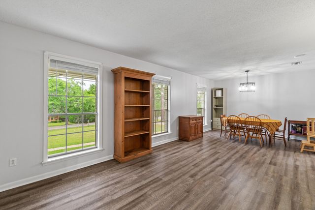 210 E Lakeside Dr, Hattiesburg, MS 39402