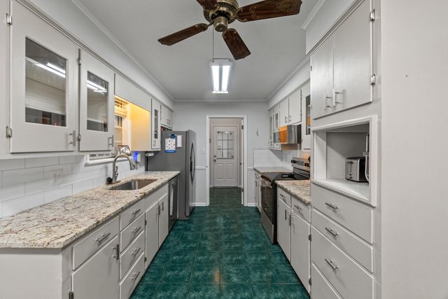 210 E Lakeside Dr, Hattiesburg, MS 39402