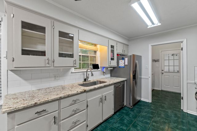 210 E Lakeside Dr, Hattiesburg, MS 39402