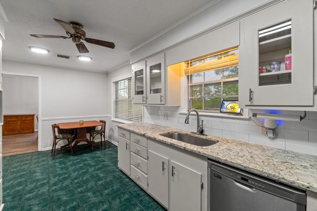 210 E Lakeside Dr, Hattiesburg, MS 39402