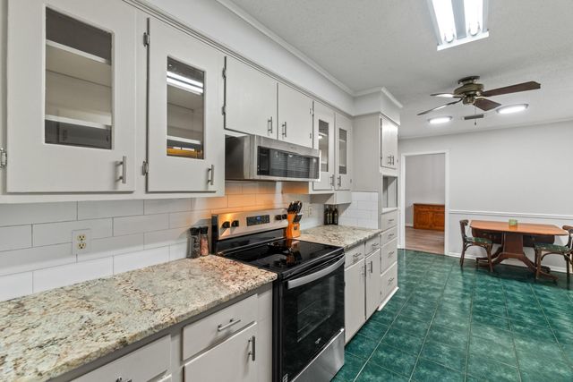 210 E Lakeside Dr, Hattiesburg, MS 39402