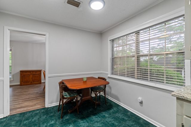 210 E Lakeside Dr, Hattiesburg, MS 39402