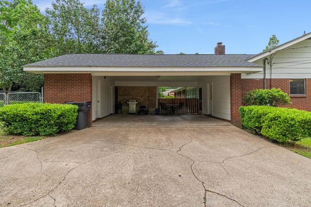 210 E Lakeside Dr, Hattiesburg, MS 39402