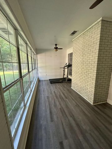 210 E Lakeside Dr, Hattiesburg, MS 39402