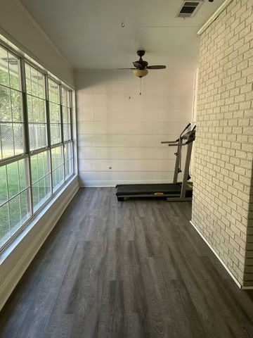 210 E Lakeside Dr, Hattiesburg, MS 39402