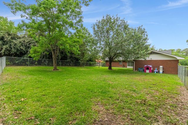 210 E Lakeside Dr, Hattiesburg, MS 39402