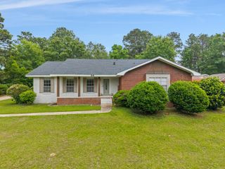 210 E Lakeside Dr, Hattiesburg, MS 39402