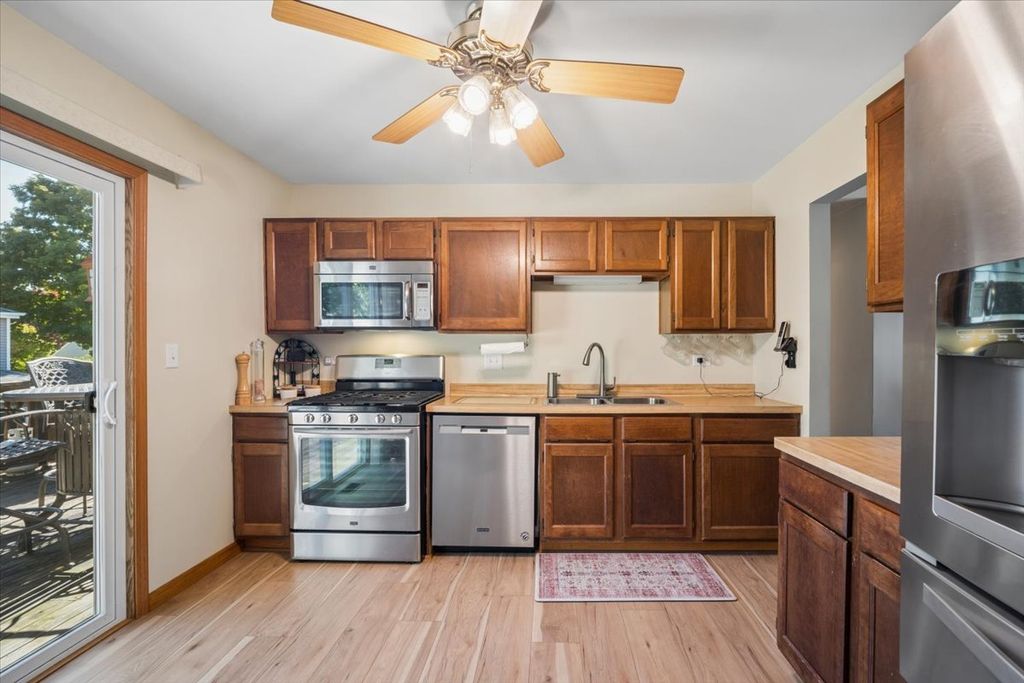 1185 S Appletree Lane, Bartlett, IL 60103 — photo 5