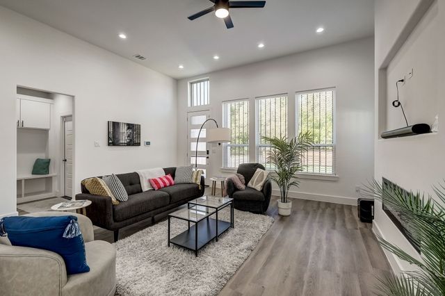 2618 Carpenter Avenue, Dallas, TX 75215