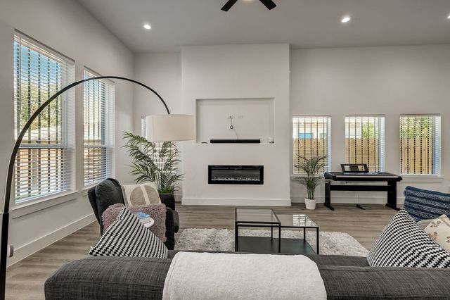 2618 Carpenter Avenue, Dallas, TX 75215