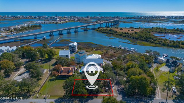 1 Diamond Point Court, Holly Ridge, NC 28445