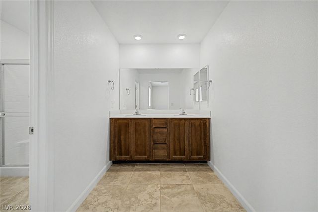 1880 Arcadian King Sun Street, Las Vegas, NV 89106