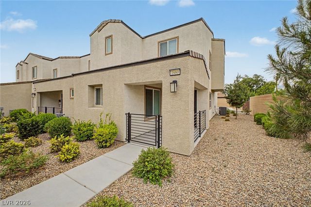 1880 Arcadian King Sun Street, Las Vegas, NV 89106