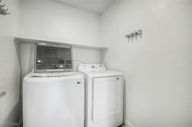 1880 Arcadian King Sun Street, Las Vegas, NV 89106