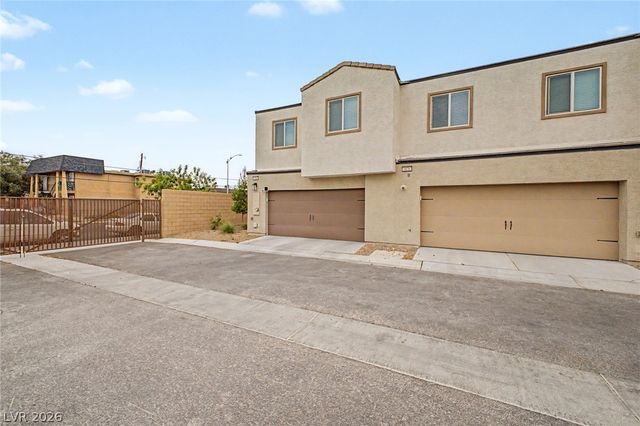 1880 Arcadian King Sun Street, Las Vegas, NV 89106
