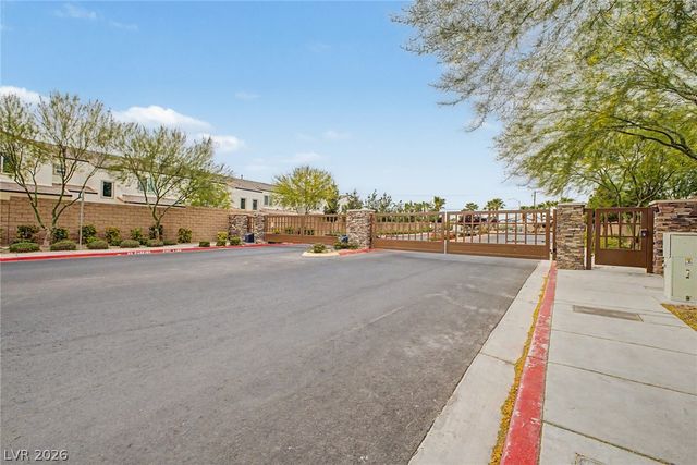 1880 Arcadian King Sun Street, Las Vegas, NV 89106