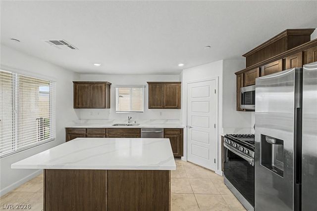 1880 Arcadian King Sun Street, Las Vegas, NV 89106