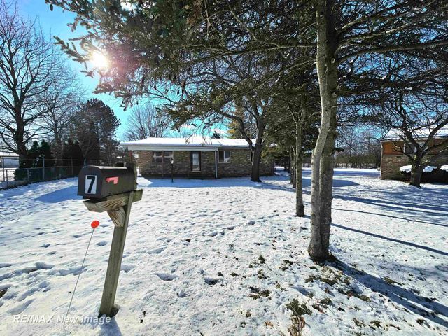 7 Weymouth Court, Saginaw, MI 48601