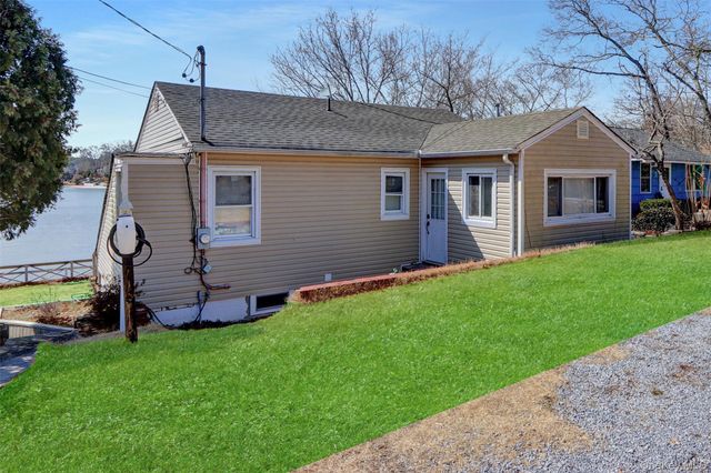 243 Lakeside Trail, Ridge, NY 11961