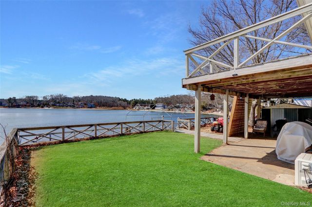 243 Lakeside Trail, Ridge, NY 11961