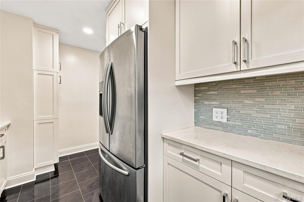 73-02 Springfield Boulevard 2nd Fl, Bayside, NY 11364 — photo 2