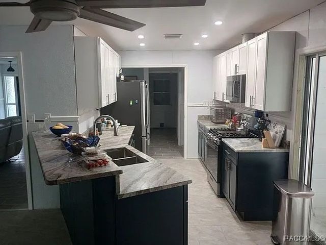 12 Palm Drive, Yankeetown, FL 34498