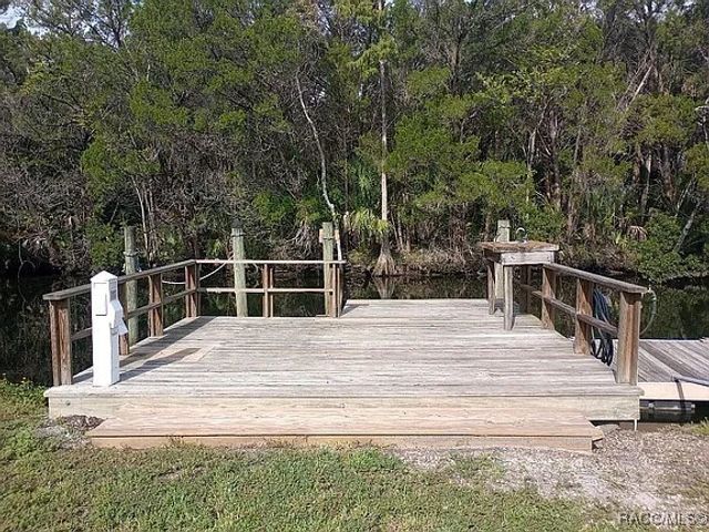 12 Palm Drive, Yankeetown, FL 34498