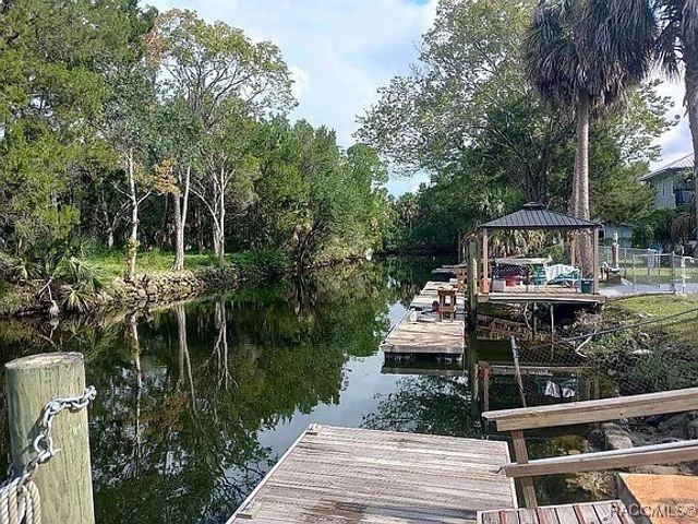 12 Palm Drive, Yankeetown, FL 34498