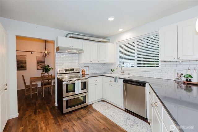 20265 Robin Lane NE, Suquamish, WA 98392