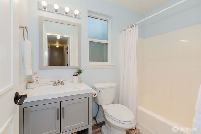 20265 Robin Lane NE, Suquamish, WA 98392